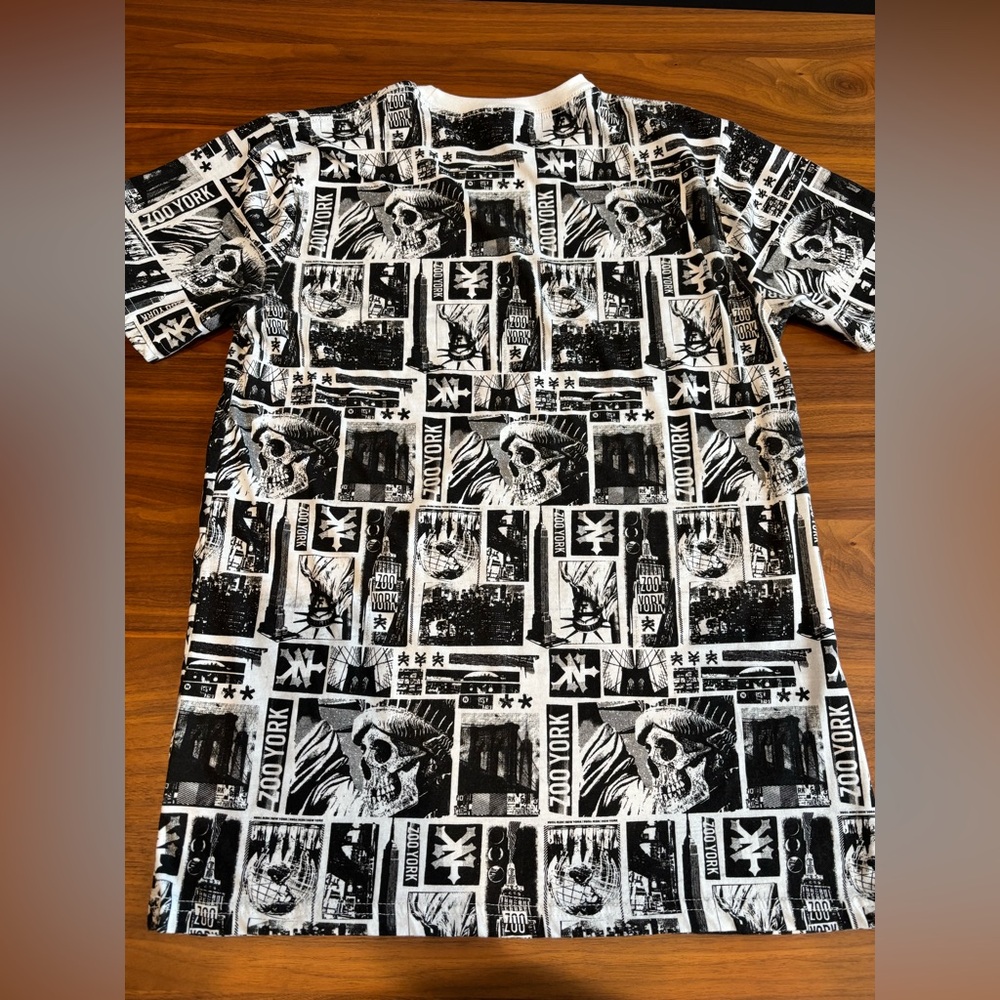 Zoo York Graphic Black and White T-Shirt (M)